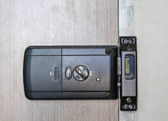 電子門鎖邊隻好