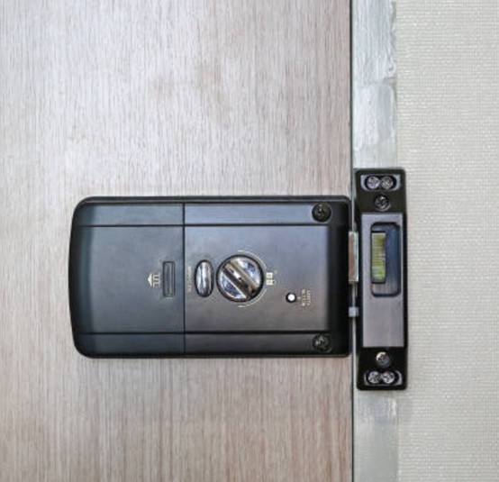 電子門鎖邊隻好