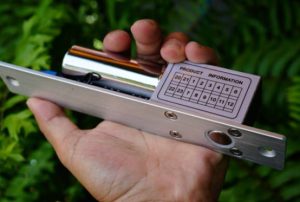 電子門鎖邊隻好